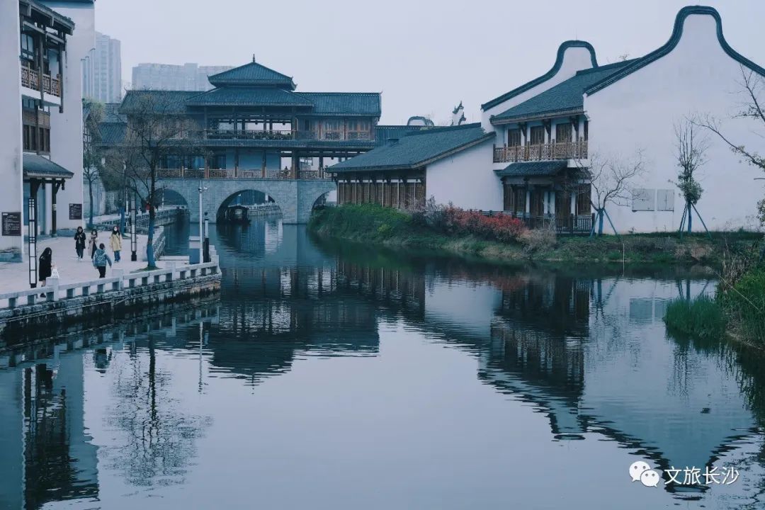 DƬ